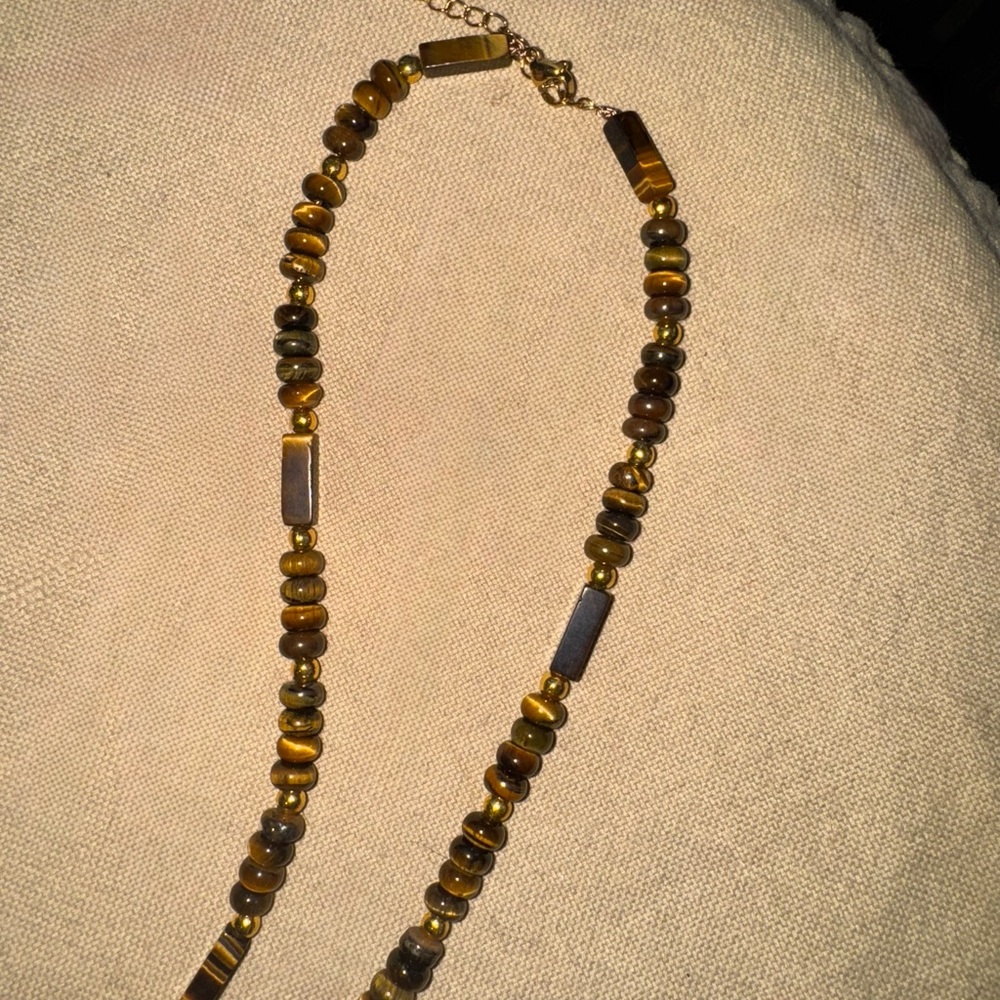 Tigereye and gold necklace - Picture 3 of 5